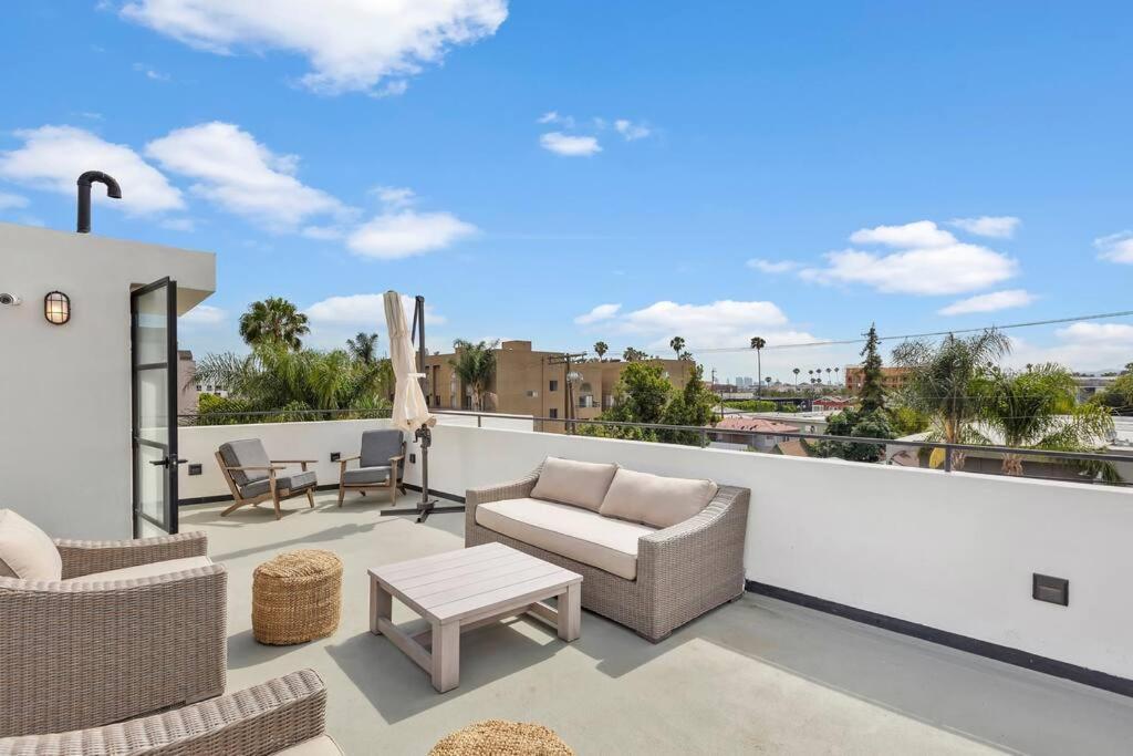 4br Modern & Spacious Townhouse W/ Free Parking Appartement