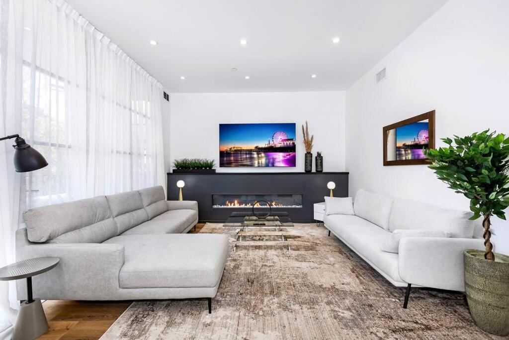 4br Modern & Spacious Townhouse W/ Free Parking Appartement *
