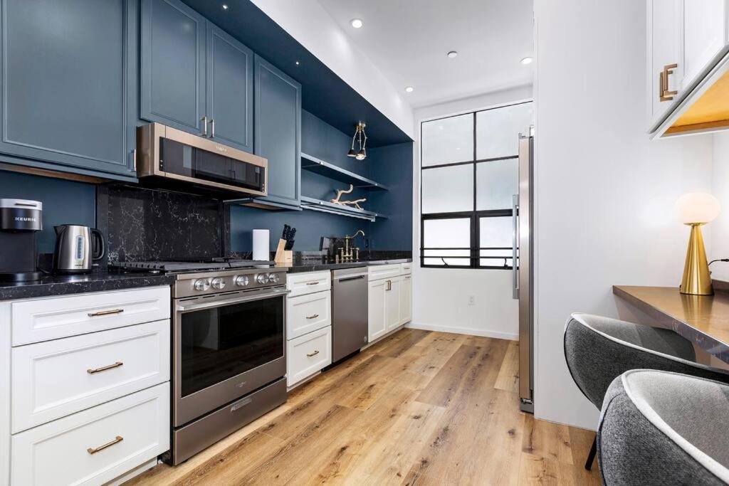 4br Modern & Spacious Townhouse W/ Free Parking Appartement *