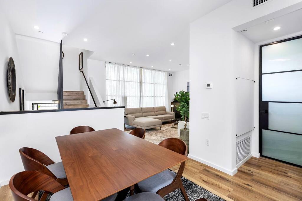 4br Modern & Spacious Townhouse W/ Free Parking Appartement *