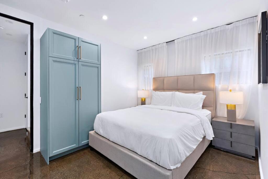 4br Modern & Spacious Townhouse W/ Free Parking Appartement