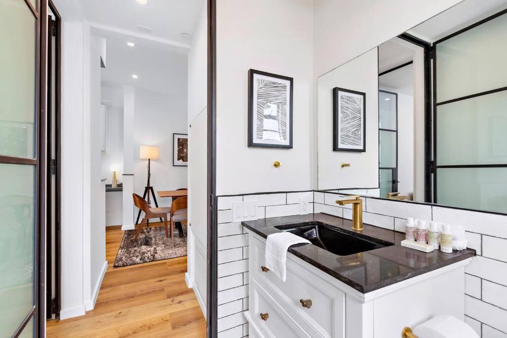 4br Modern & Spacious Townhouse W/ Free Parking Appartement *